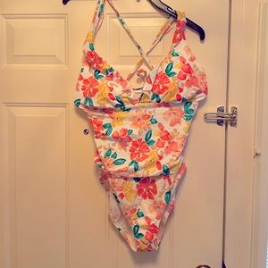 Tropical print tie back swim suit. NWT